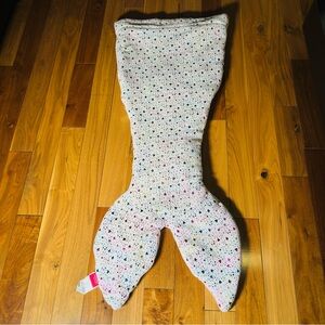 Isaac Mizrahi Mermaid Blanket Pink and White Cozy Comfy